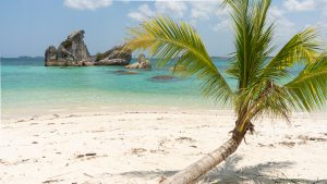 Escursione tra le isole di Belitung: Il gioiello di granito dell’Indonesia