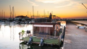 Floating home Delta del Po: Un’oasi di pace tra laguna e mare