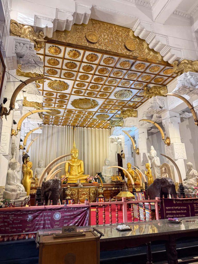 cosa vedere in Sri Lanka tempio del sacro dente a Kandy