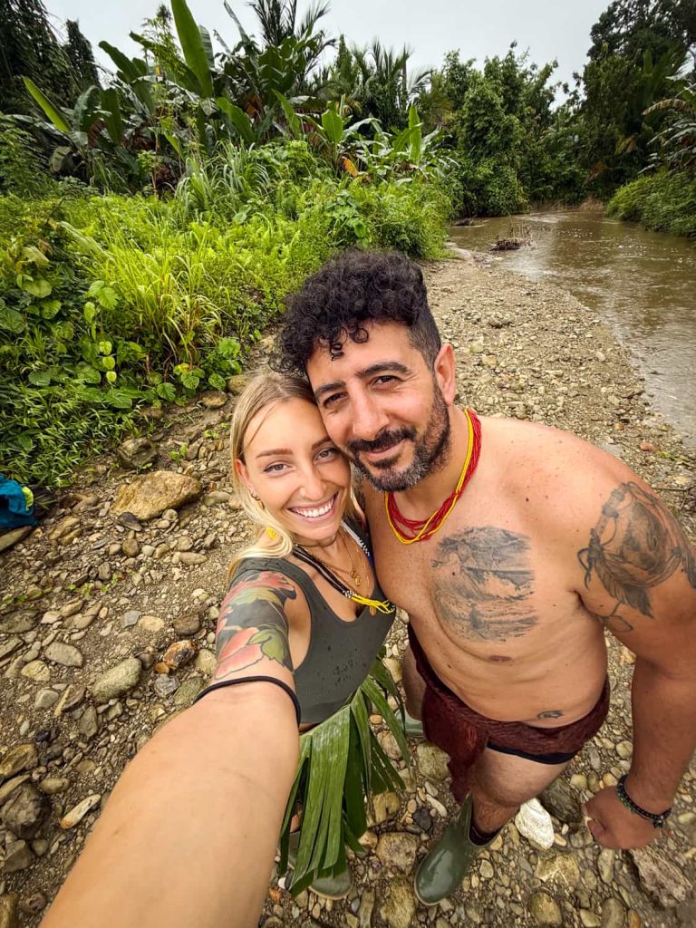 pesca dei gamberi con le donne Mentawai