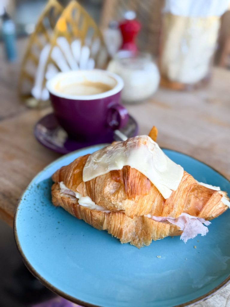 colazione francese cafe melinjo