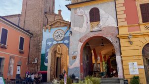 Dozza: Cosa vedere in un giorno nel borgo dipinto