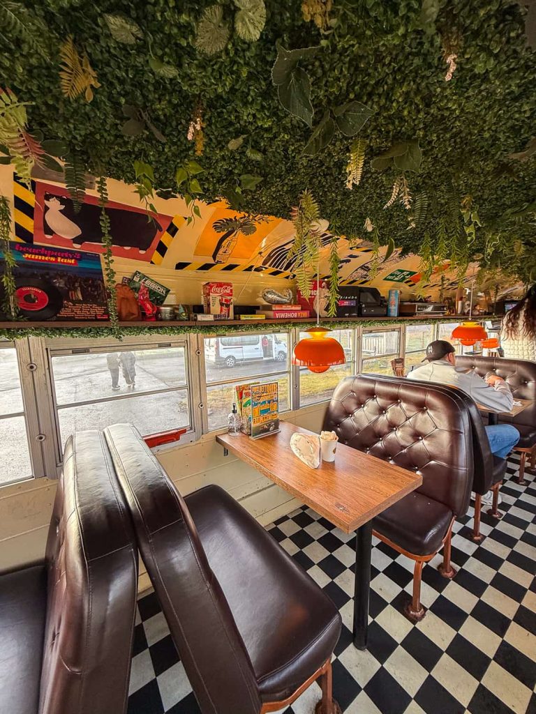 American Schoolbus Café Islanda hella
