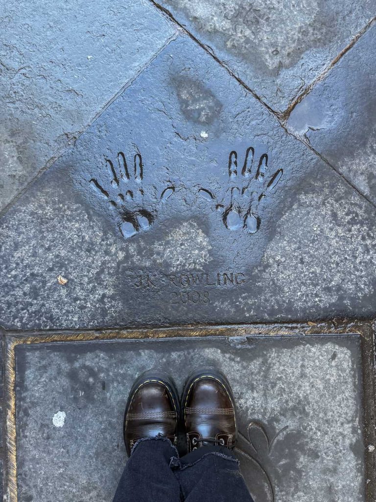 itinerario Edimburgo 2 giorni city Chambers impronte di JK Rowling