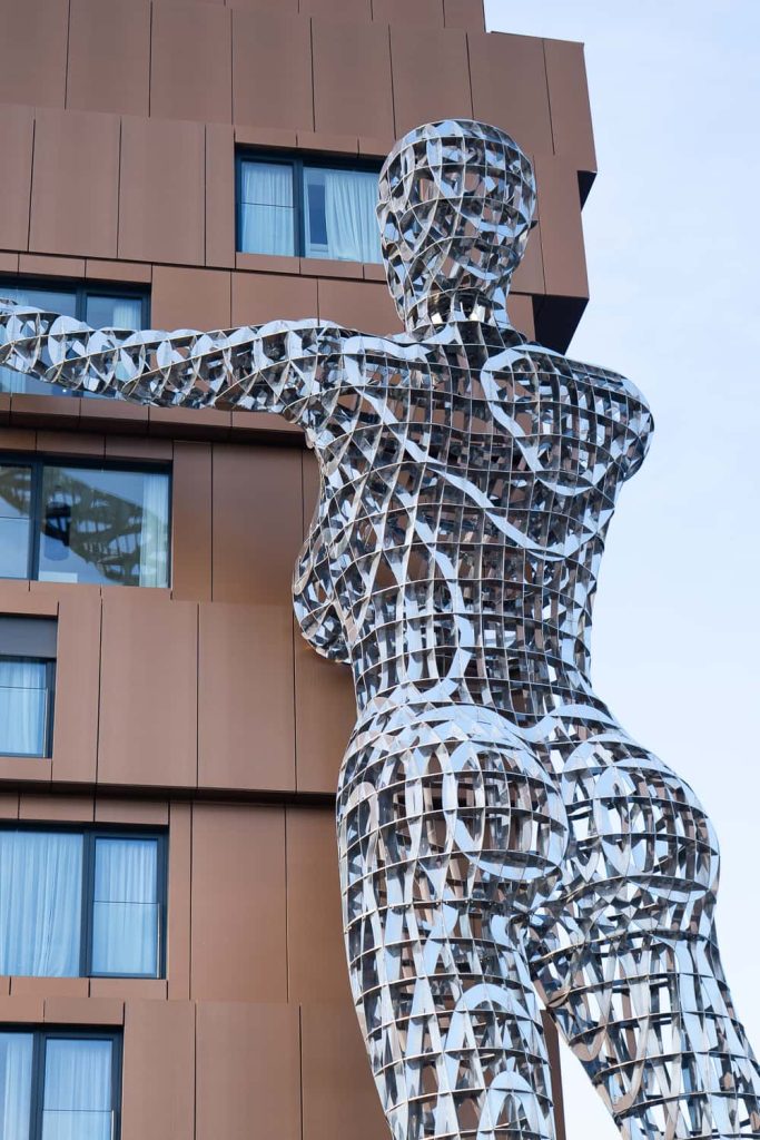 3 giorni a praga quartiere di Karlin - Praga 8 Lilith di David Cerny