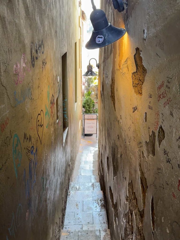 Vinarna Certovka la via più stretta di Praga