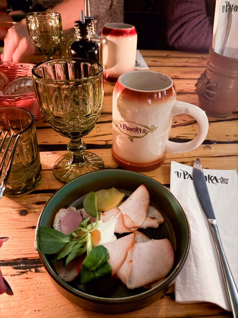 dove mangiare a praga medieval tavern u pavouka 