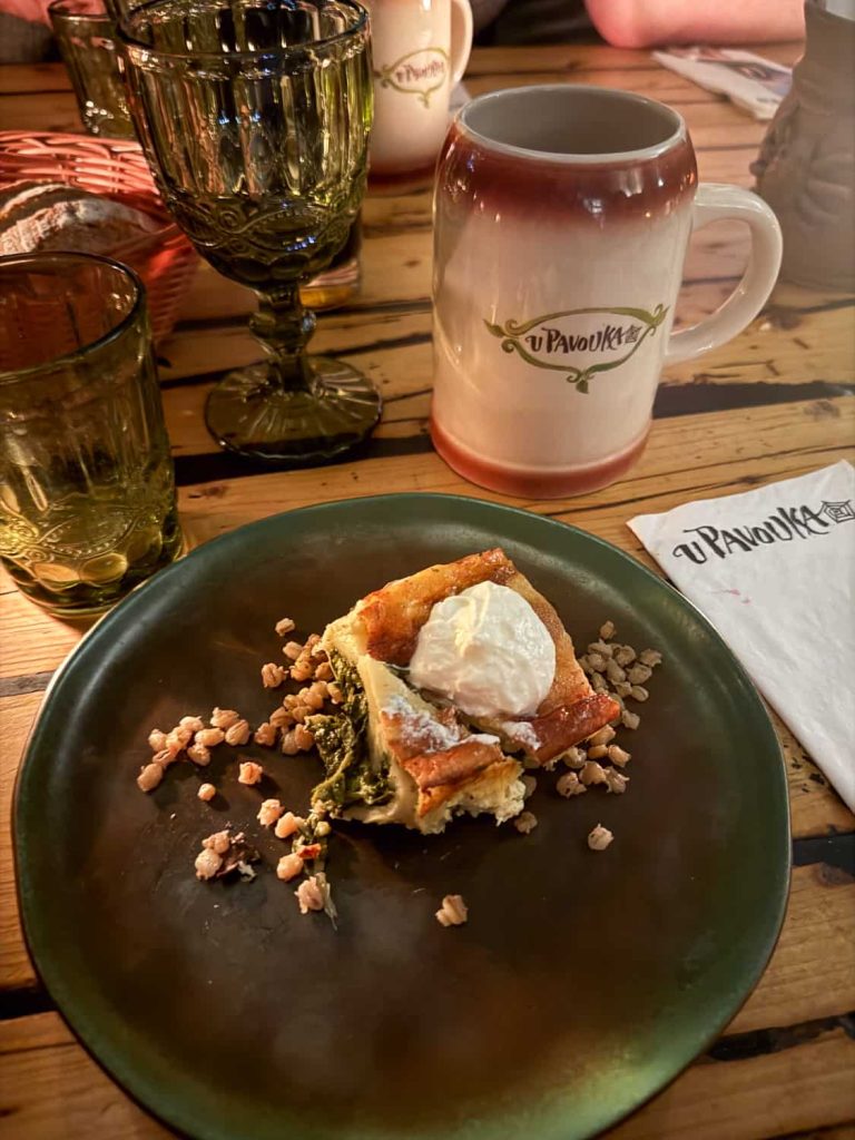 dove mangiare a praga medieval tavern u pavouka 